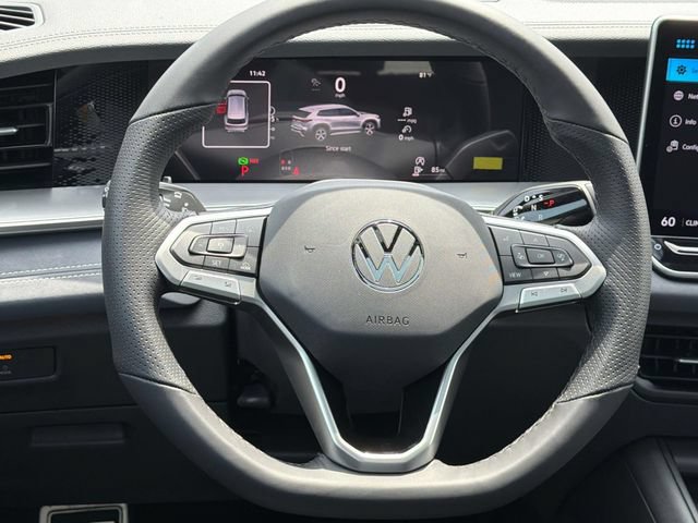 New 2026 Volkswagen Tiguan SE R-Line FWD image 8
