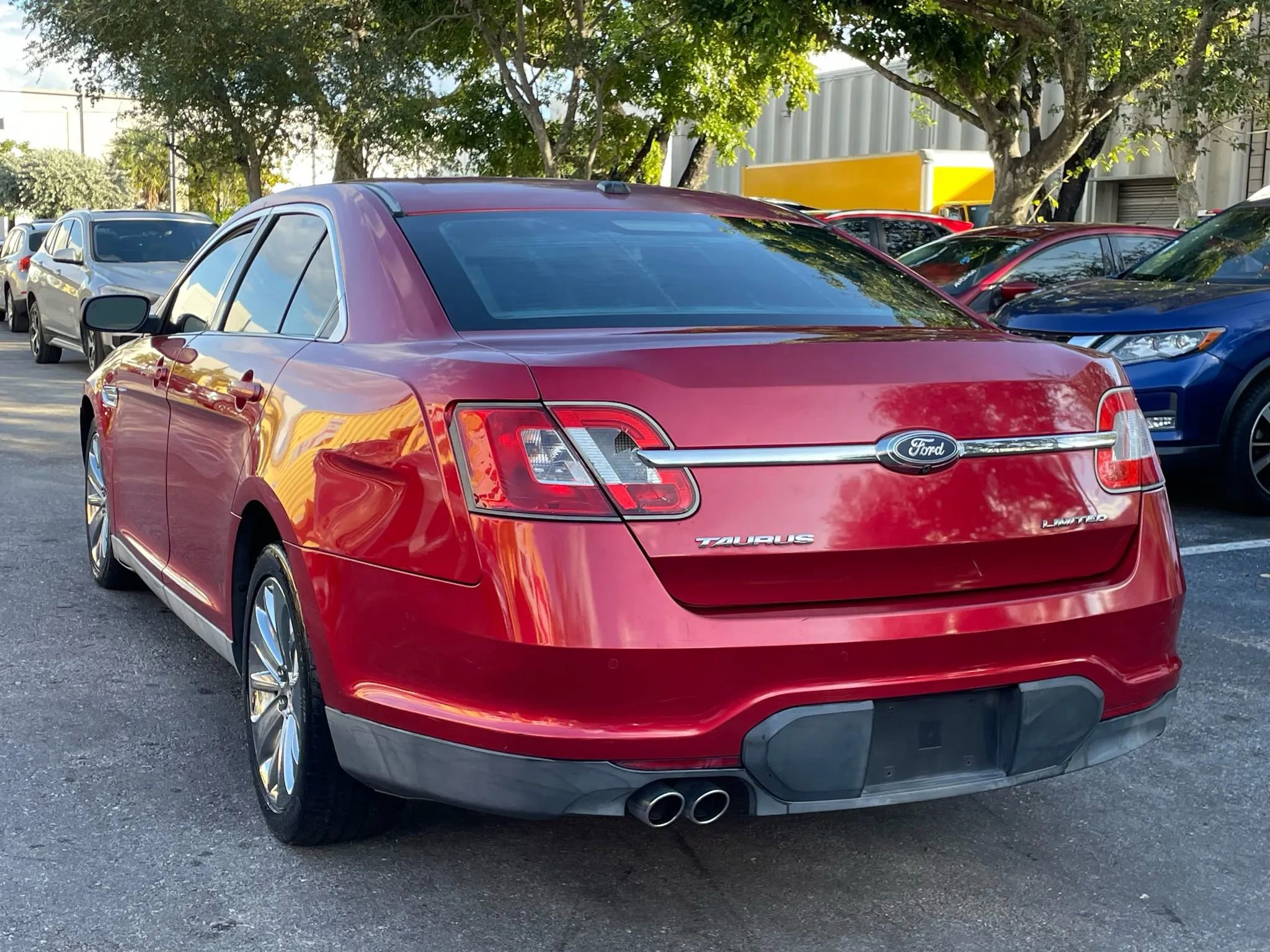 Used 2010 Ford Taurus Limited image 6