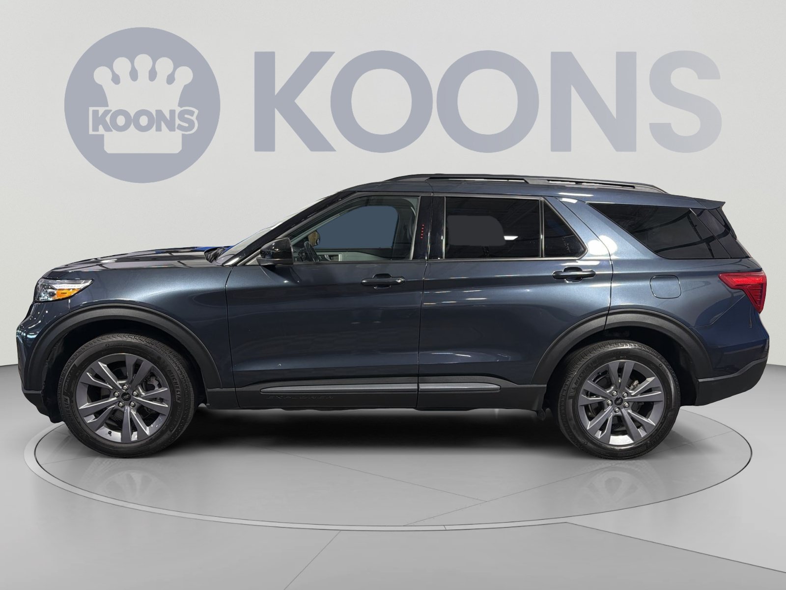 Used 2022 Ford Explorer XLT w/ Equipment Group 202A AWD/4WD image 2