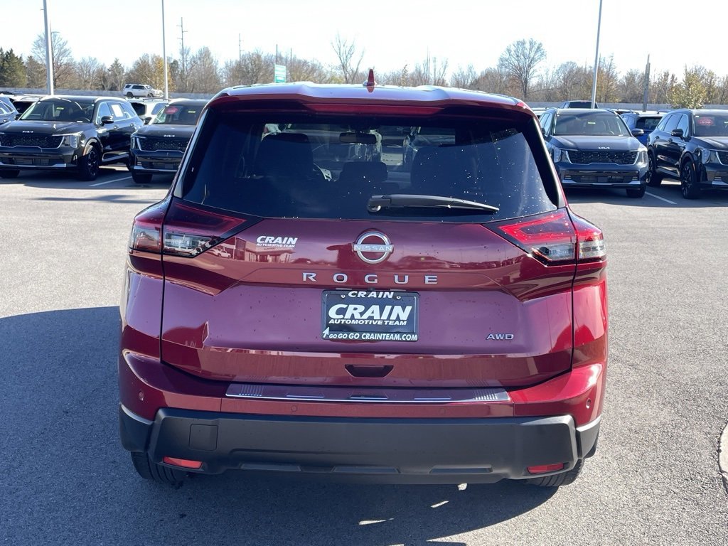 Used 2025 Nissan Rogue SV image 6