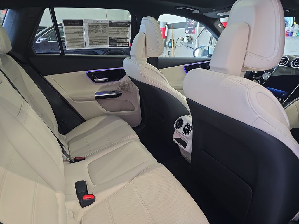 Used 2025 Mercedes-Benz GLC 300 image 11