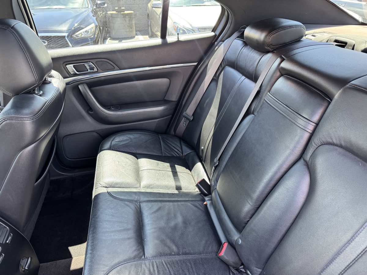 Used 2015 Lincoln MKS FWD image 27