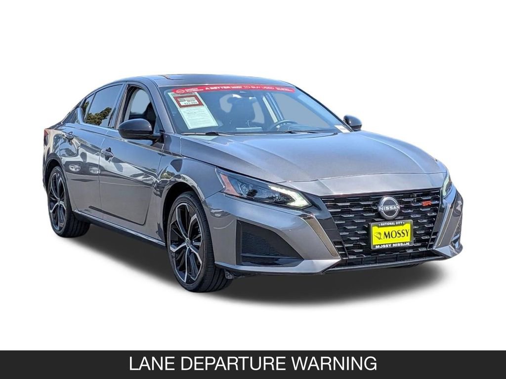 Certified 2025 Nissan Altima 2.5 SR FWD image 2