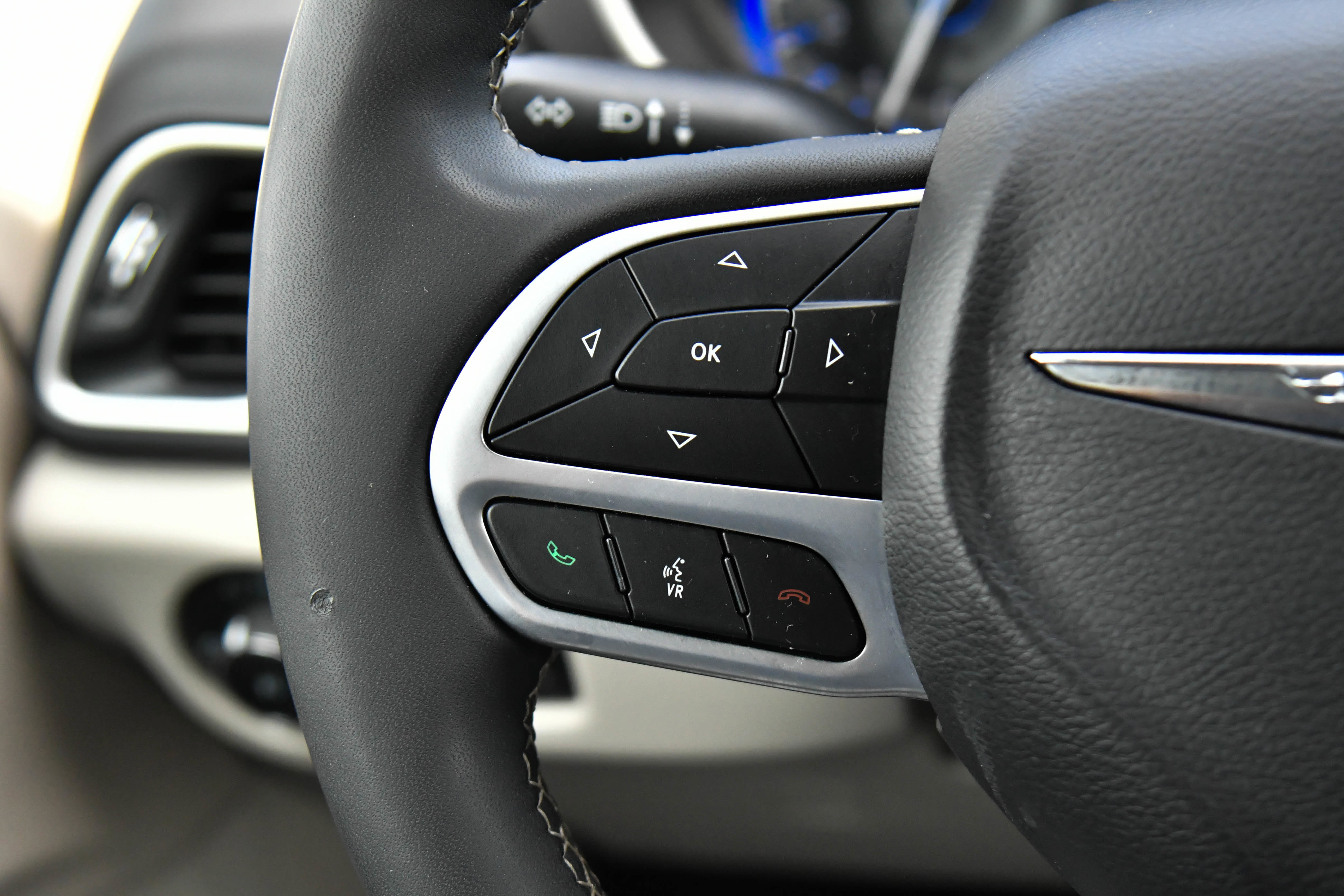 Used 2023 Chrysler Pacifica Touring-L image 33