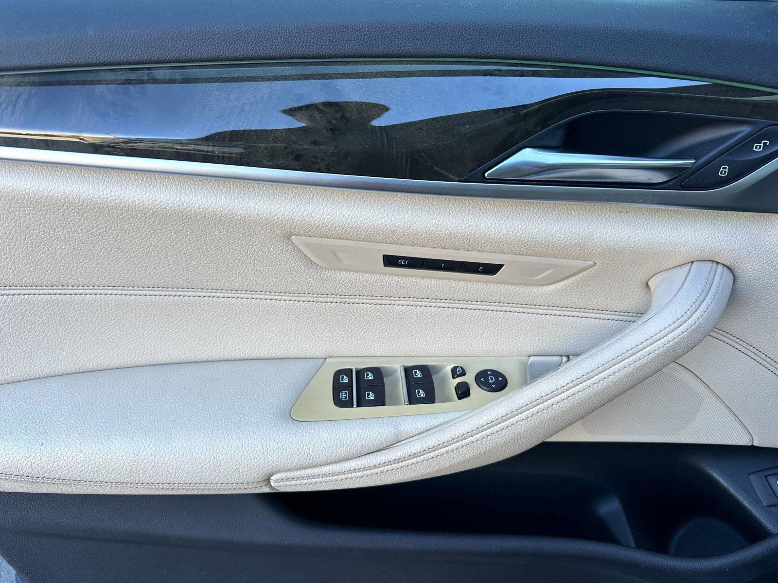 Used 2018 BMW 530e w/ Premium Package 2 image 10