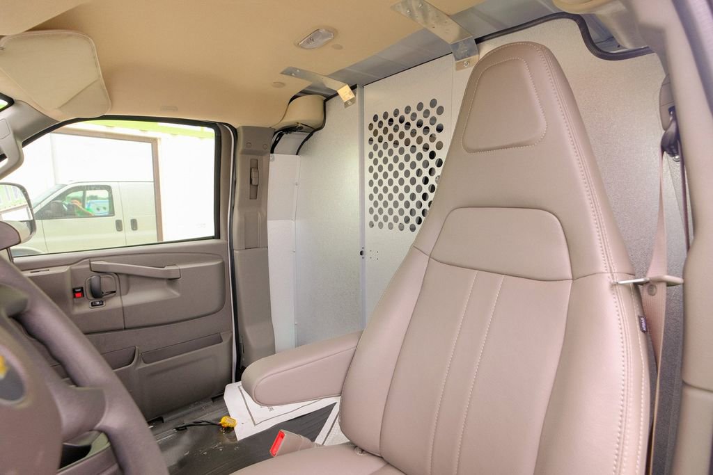 Used 2025 Chevrolet Express 2500 w/ Driver Convenience Package image 24