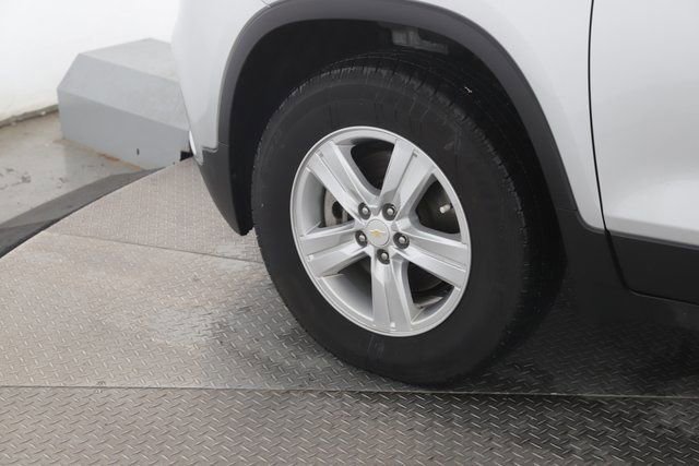 Used 2022 Chevrolet Trax LS w/ Tint and Cruise Package image 13