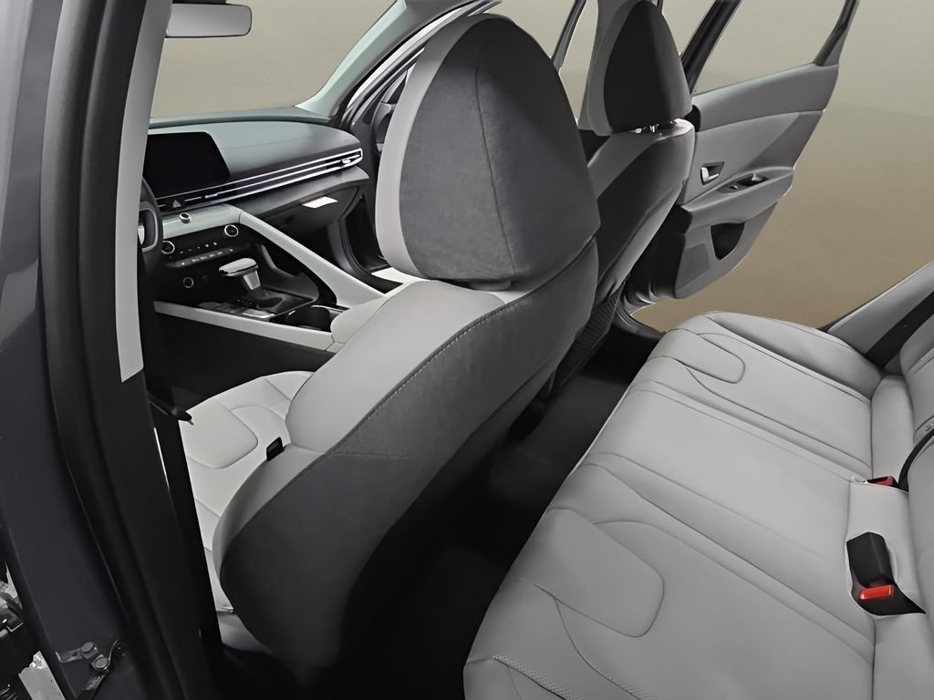 New 2026 Hyundai Elantra Limited FWD image 14