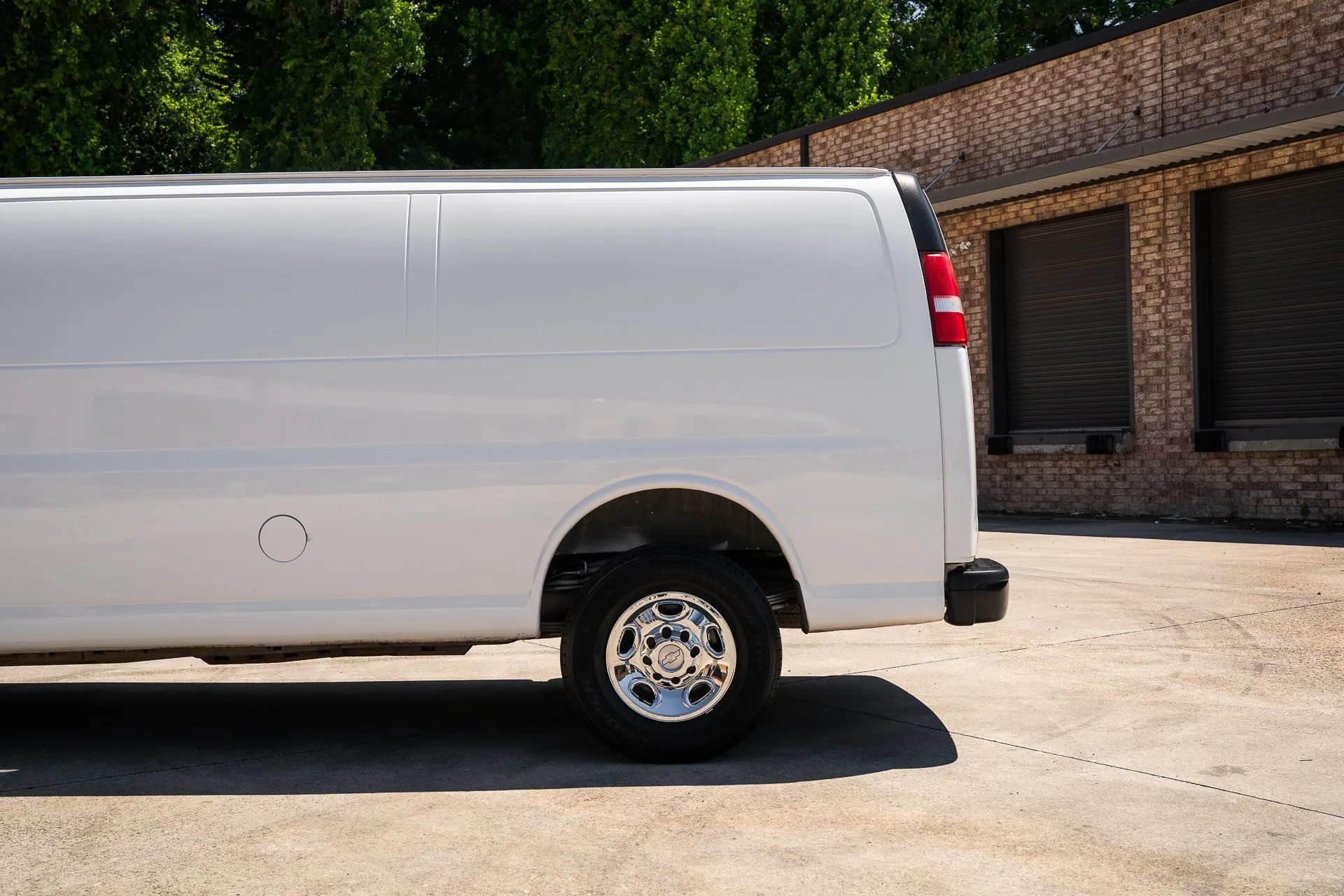 Used 2016 Chevrolet Express 2500 Extended RWD image 5