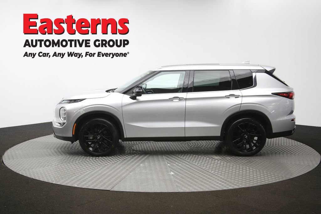 Used 2022 Mitsubishi Outlander SE image 59