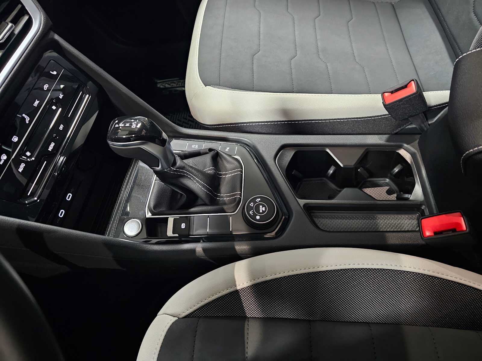 New 2026 Volkswagen Taos SE AWD/4WD image 28