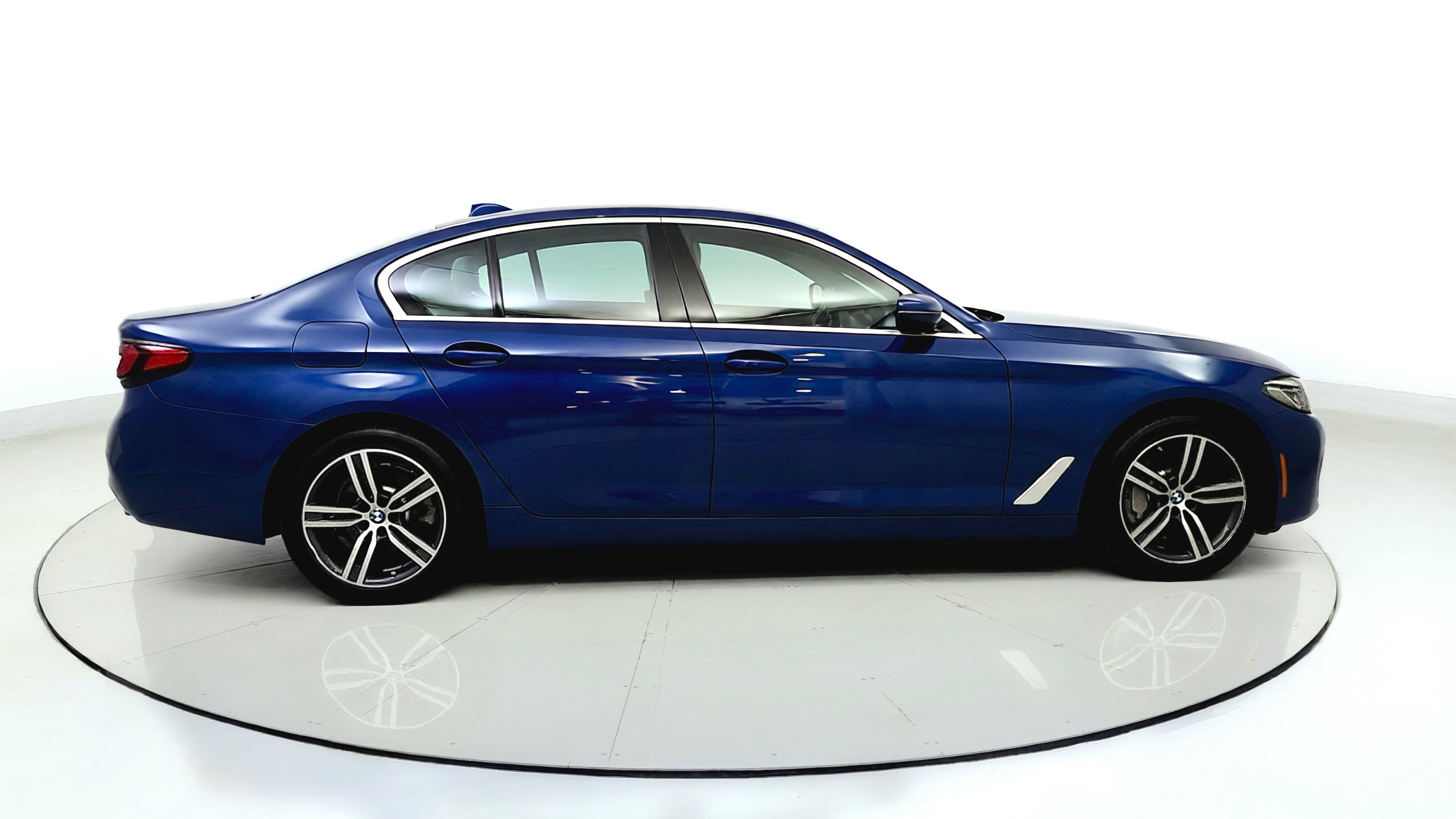 Used 2021 BMW 530e xDrive w/ Premium Package AWD/4WD image 14