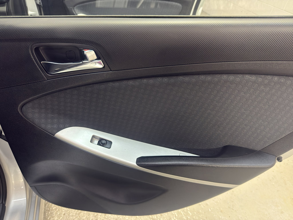 Used 2012 Hyundai Accent SE image 24