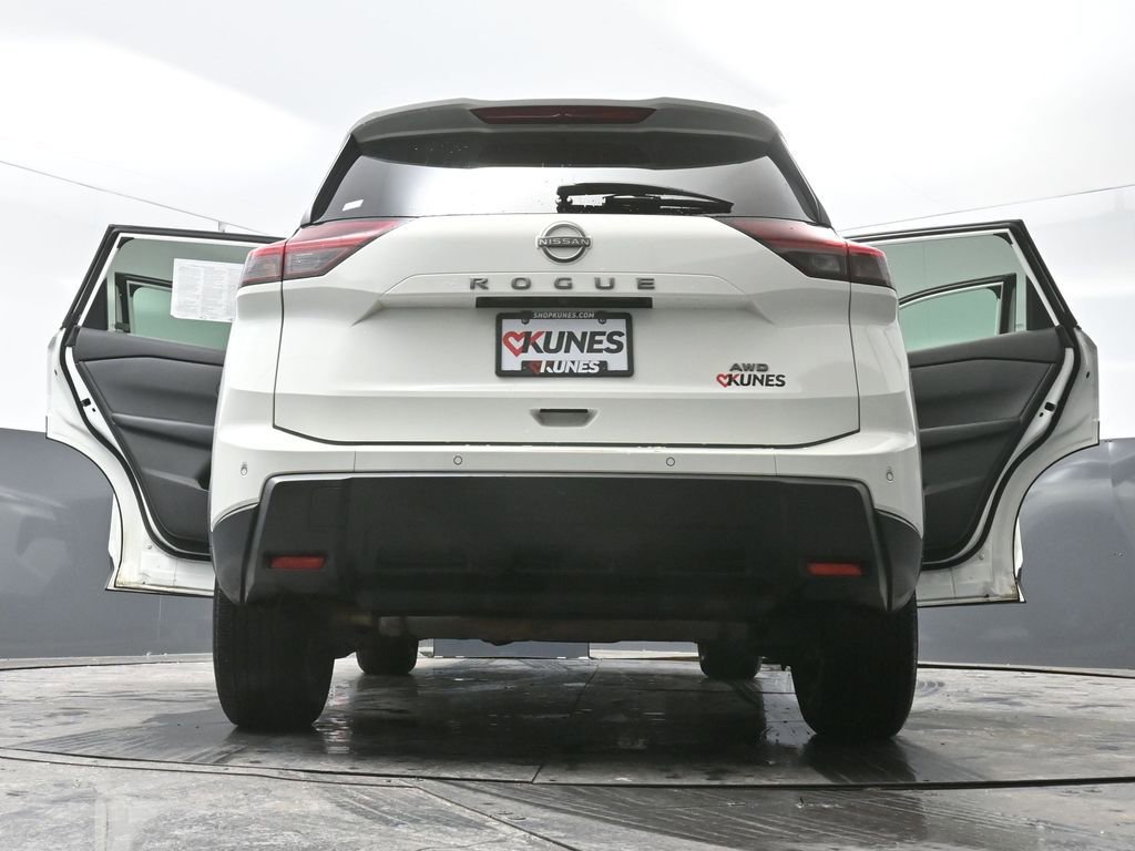 Used 2024 Nissan Rogue S image 77
