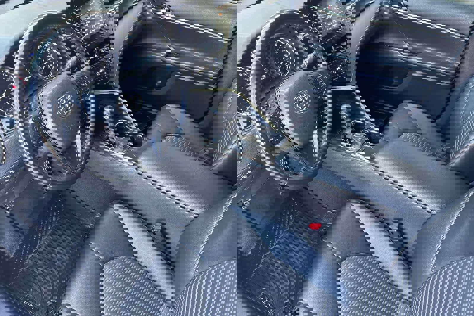 Used 2023 Toyota Camry SE image 9