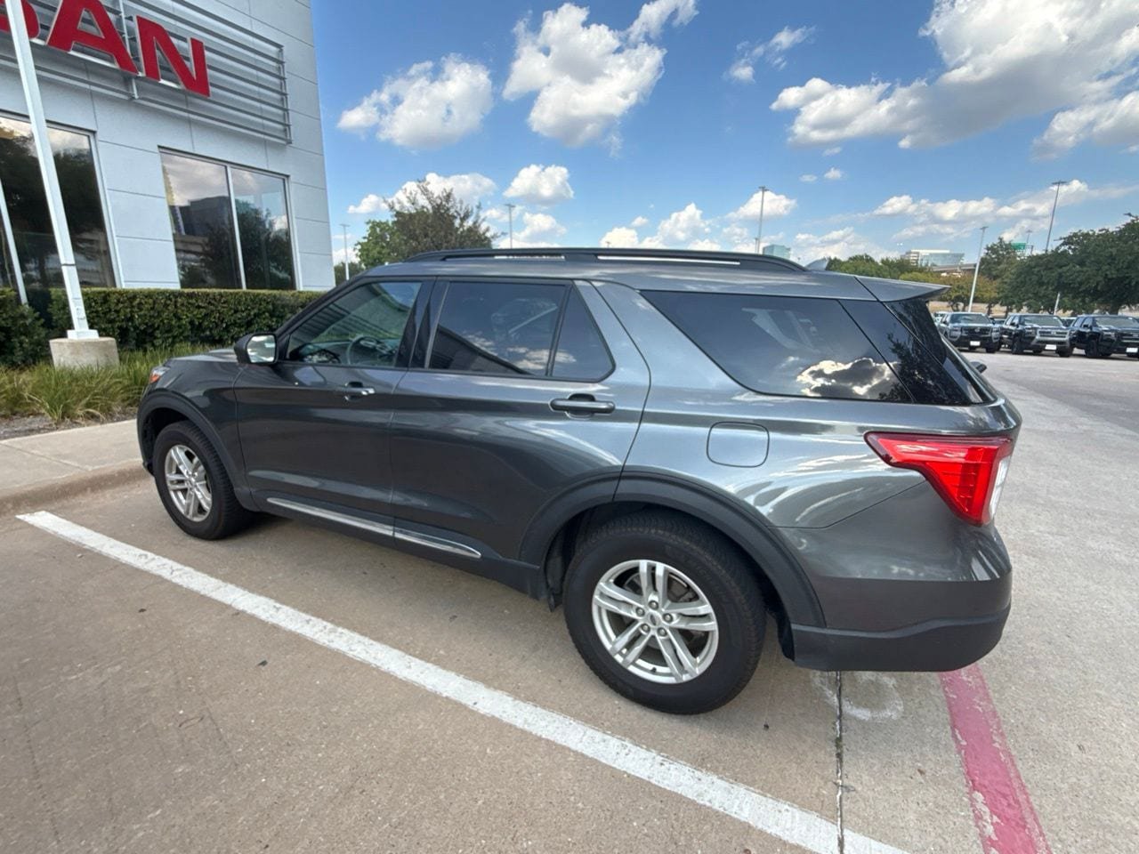 Used 2020 Ford Explorer XLT w/ Class III Trailer Tow Package AWD/4WD image 1