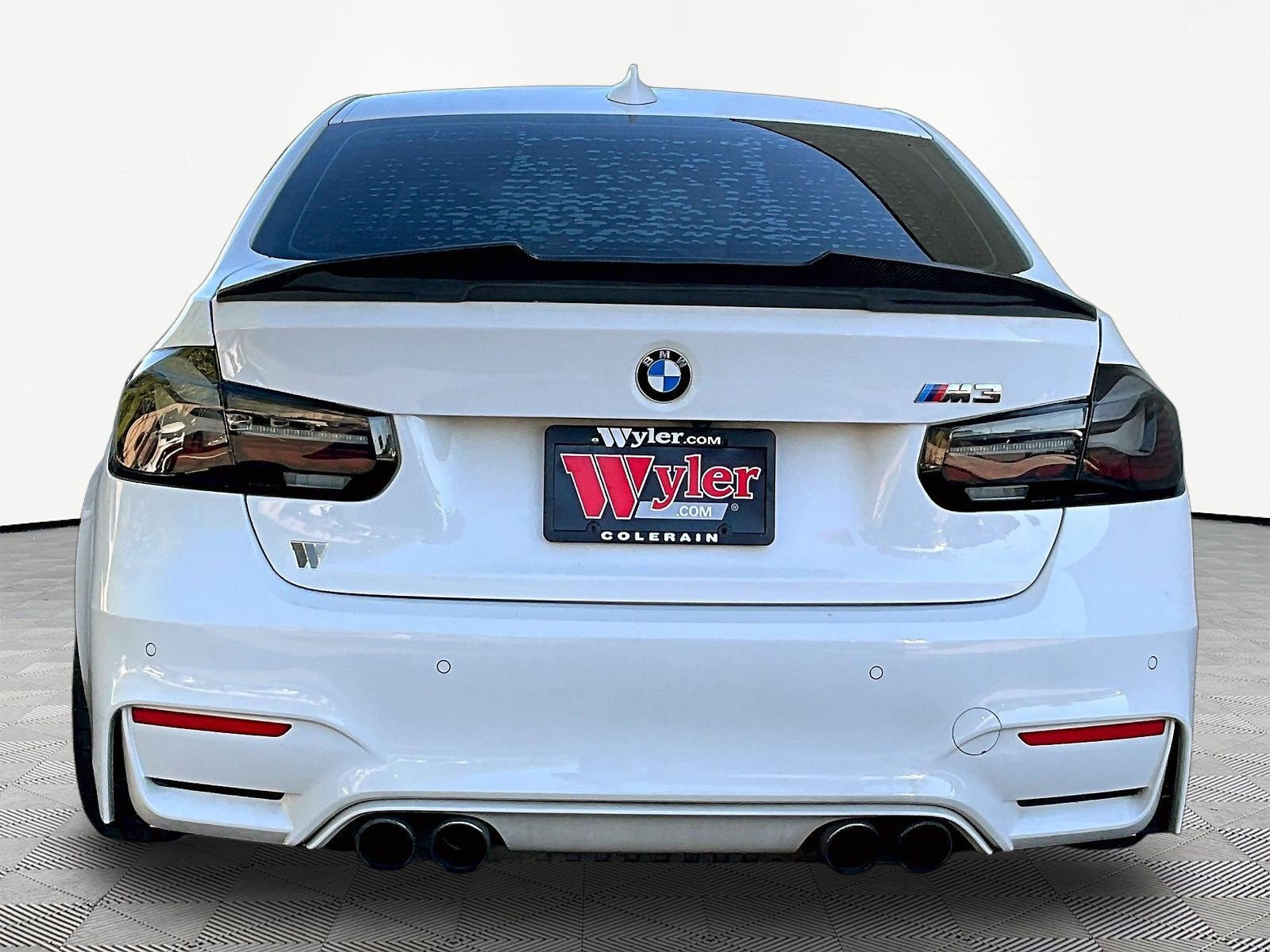 Used 2017 BMW M3 RWD image 5