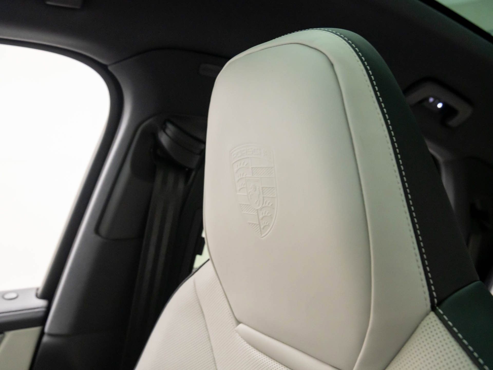New 2026 Porsche Cayenne E-Hybrid Coupe AWD/4WD image 31
