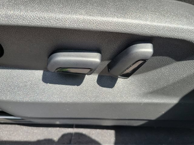 Used 2024 Volkswagen Atlas Cross Sport SE FWD image 32