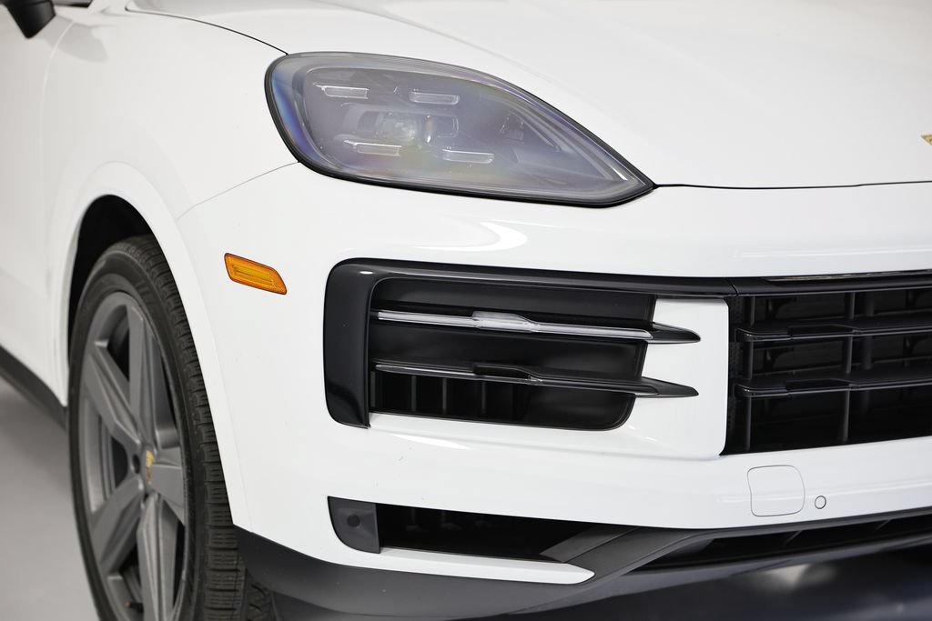 Used 2024 Porsche Cayenne Coupe AWD/4WD image 17