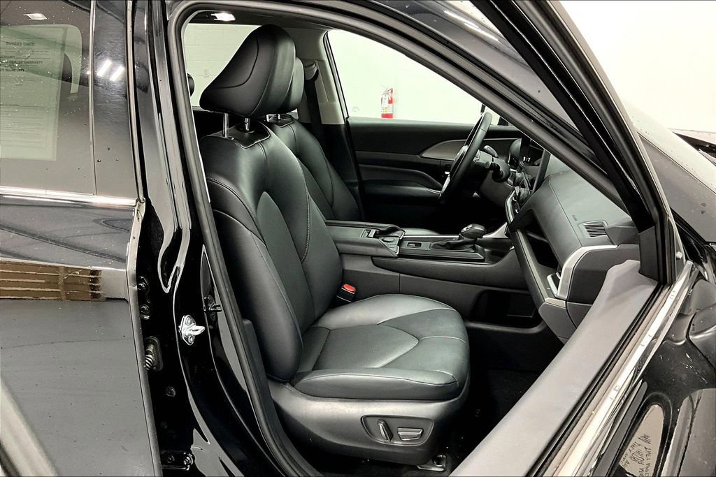 Used 2025 Toyota Grand Highlander AWD image 10