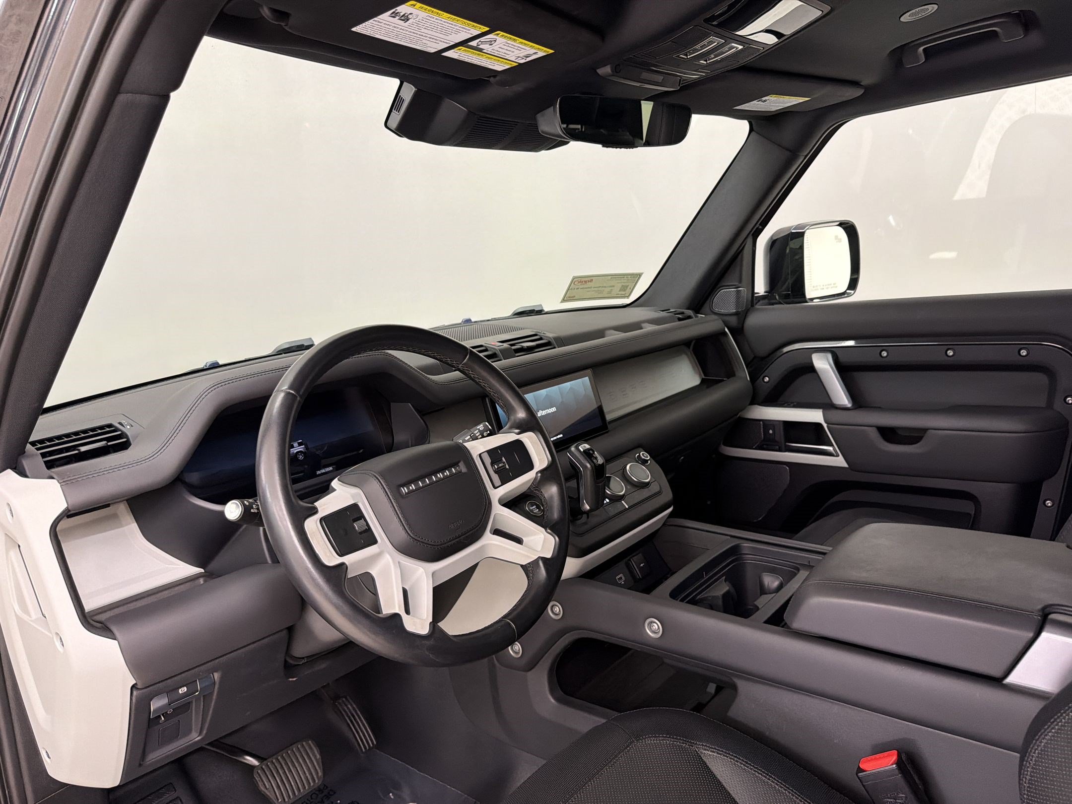 Used 2023 Land Rover Defender 90 X-Dynamic SE AWD/4WD image 4