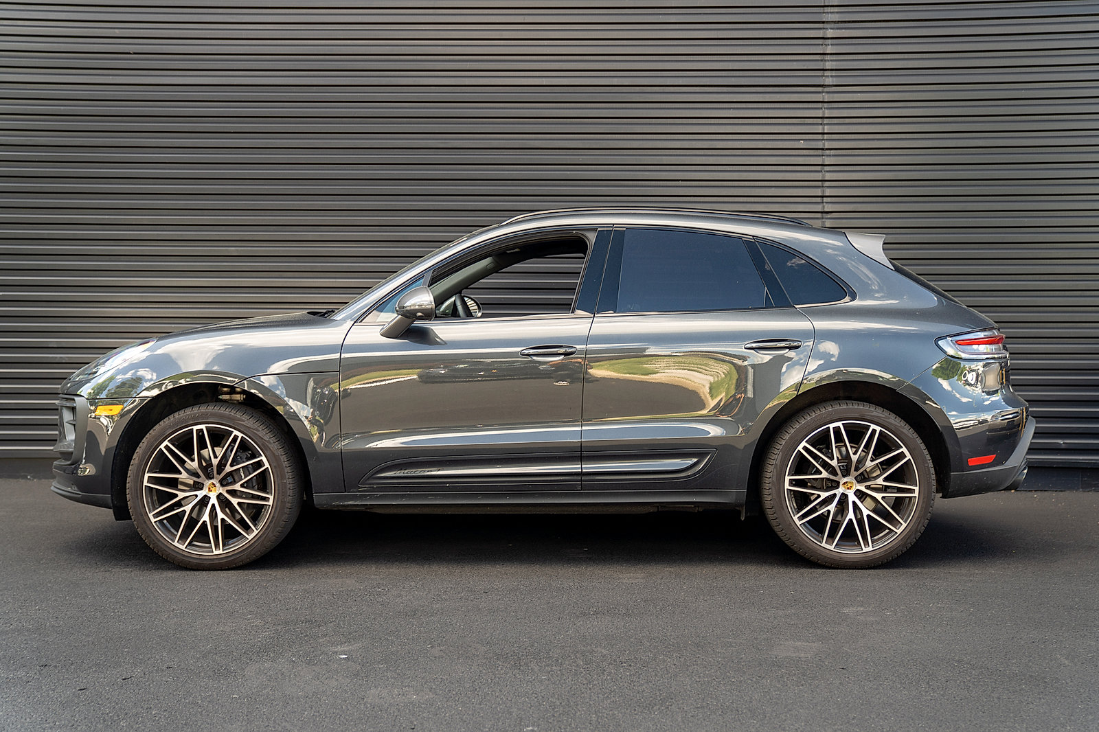 Certified 2026 Porsche Macan Turbo AWD/4WD image 2