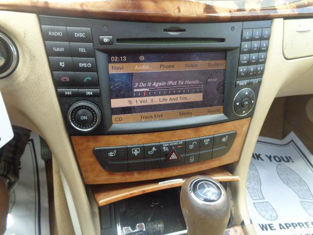 Used 2009 Mercedes-Benz E 350 4MATIC Sedan image 32