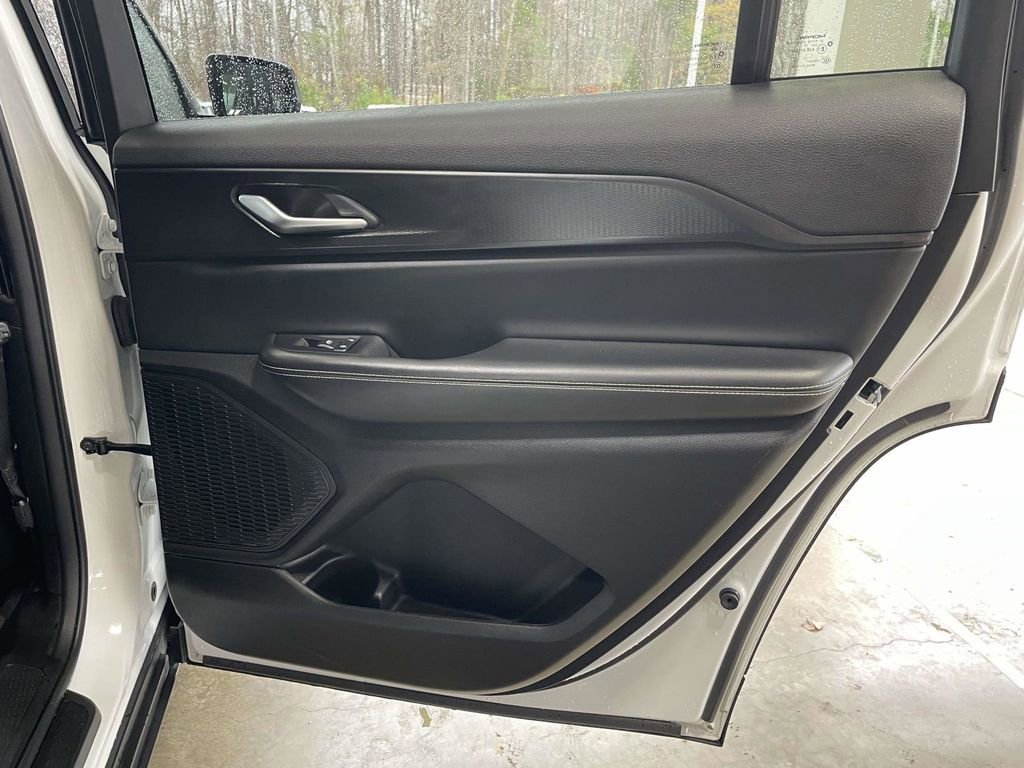 Used 2024 Jeep Grand Cherokee L Laredo image 18