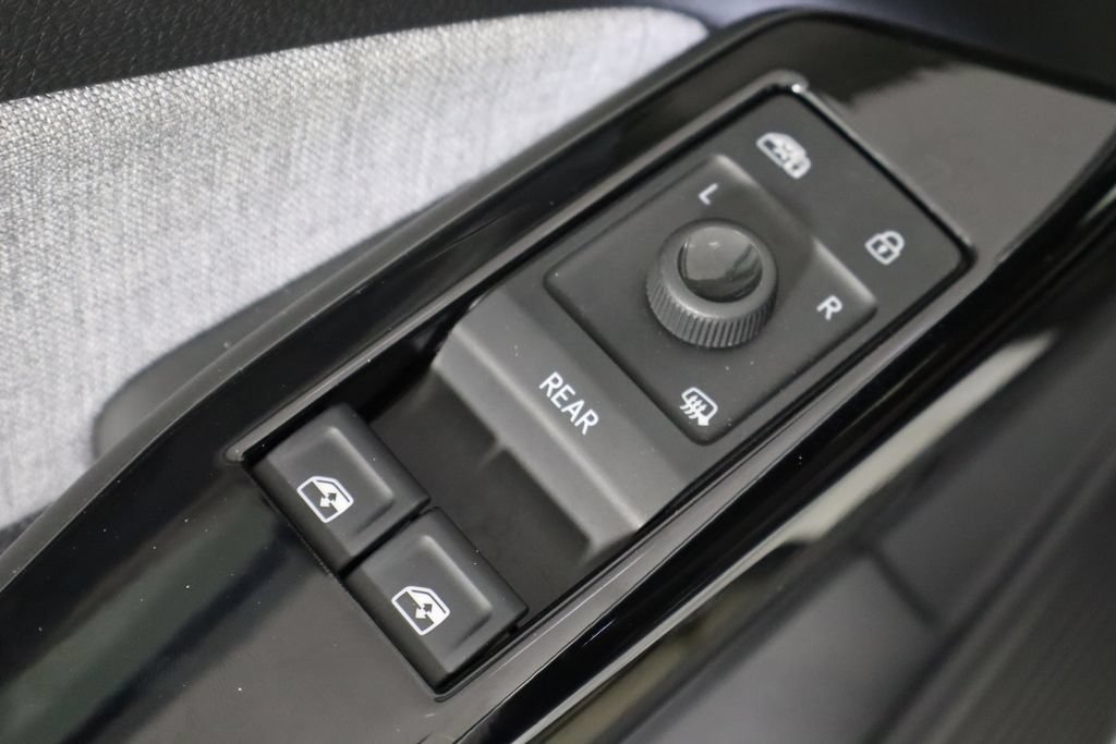 Used 2025 Volkswagen ID.4 Pro RWD image 18