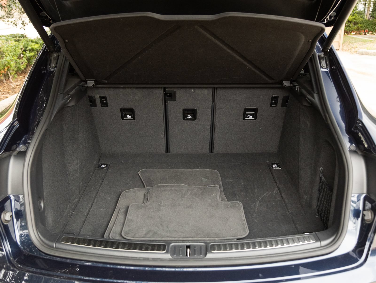 Certified 2023 Porsche Macan AWD/4WD image 29