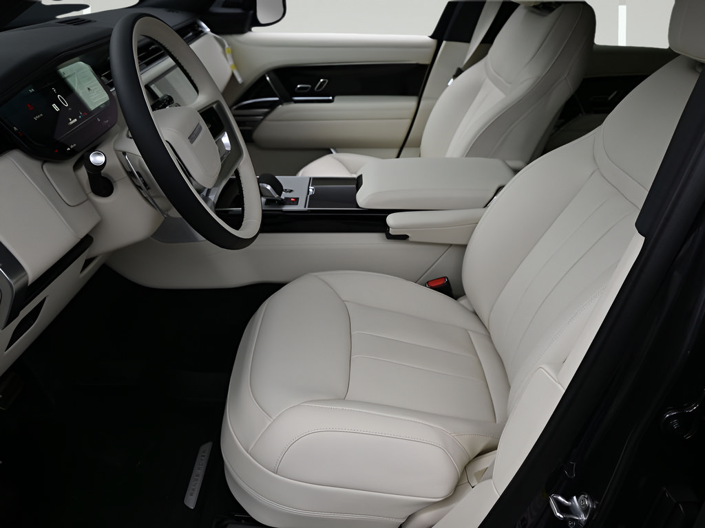 Used 2026 Land Rover Range Rover SE AWD/4WD image 4