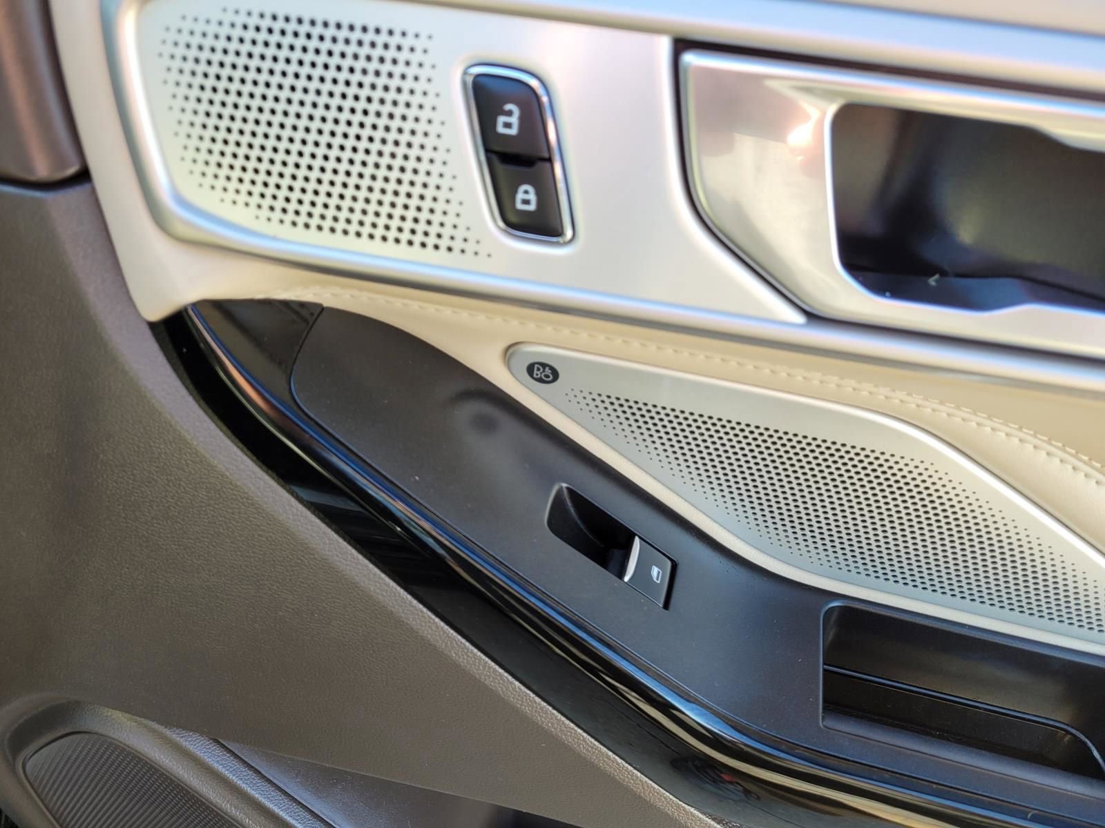 Used 2021 Ford Explorer Platinum w/ Equipment Group 601A image 9