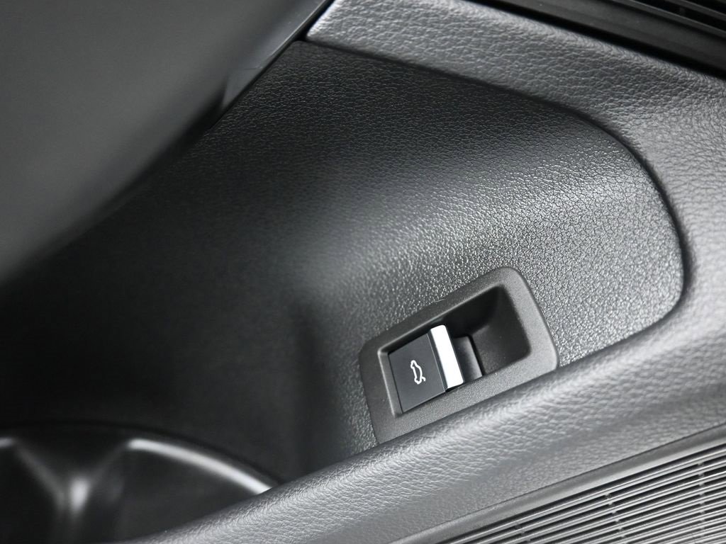 Used 2023 Audi A4 2.0T Premium Plus image 11