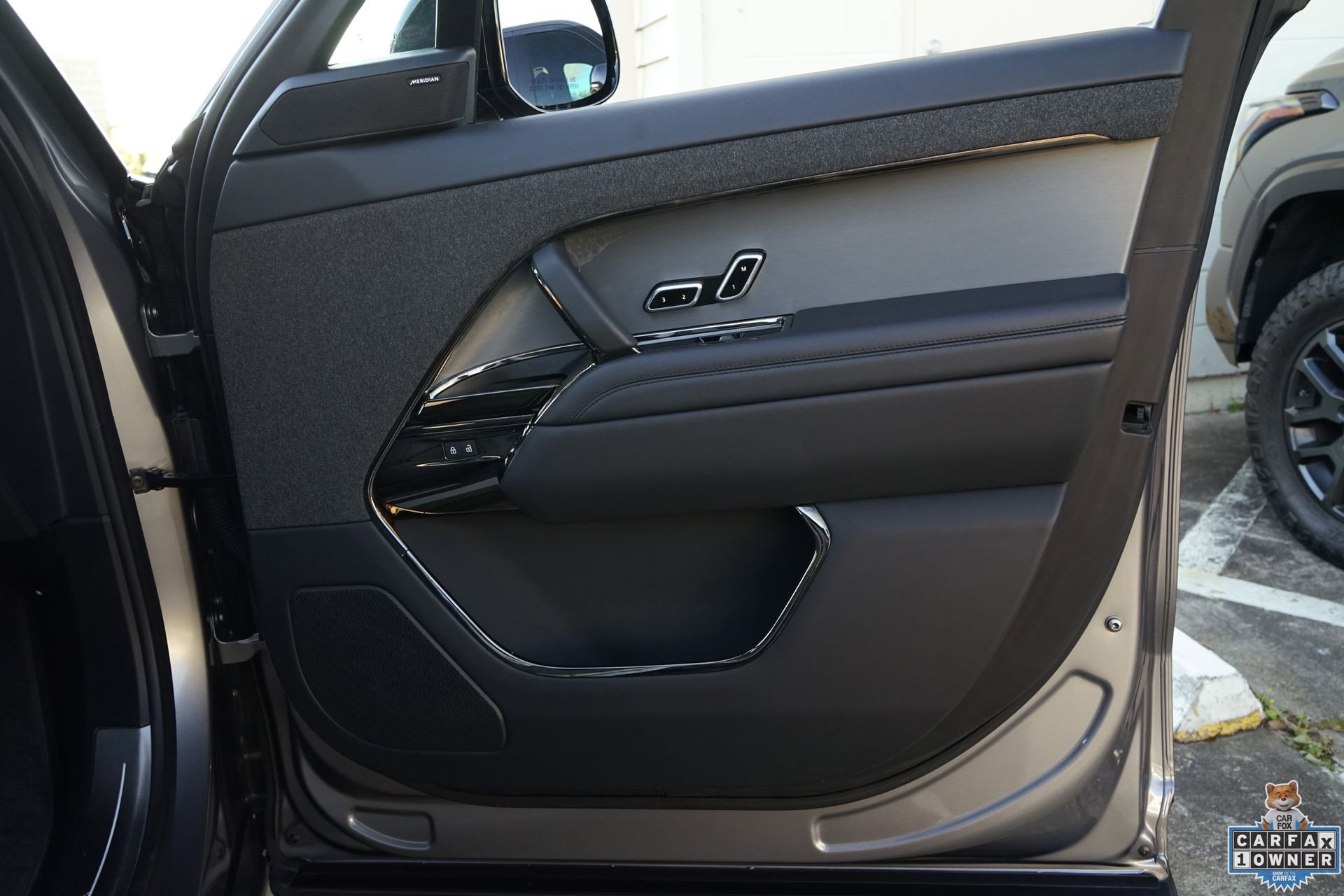 Used 2025 Land Rover Range Rover Sport SE image 25