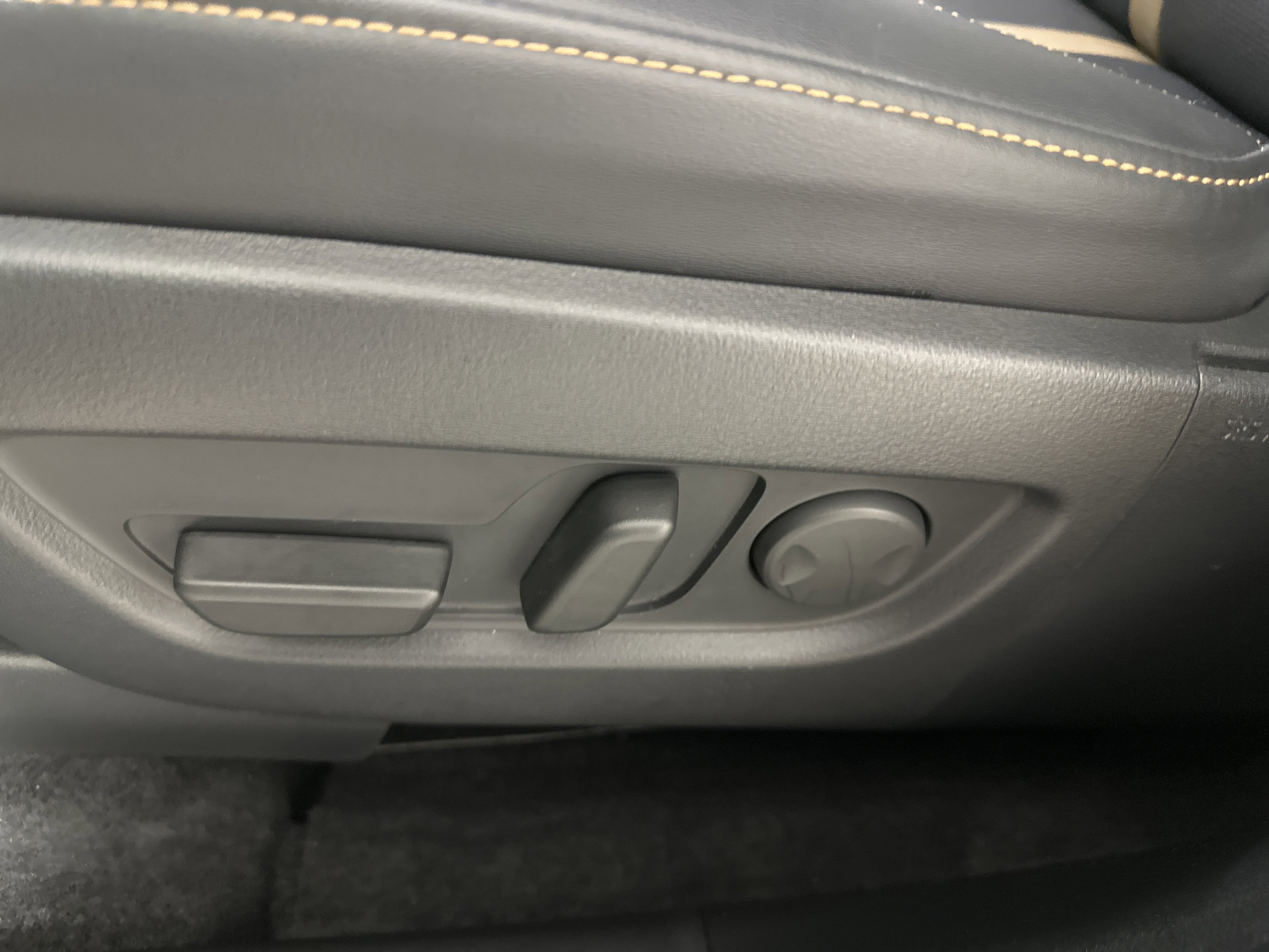 Certified 2025 MAZDA CX-70 Plug-In Hybrid w/ Premium Plus image 10