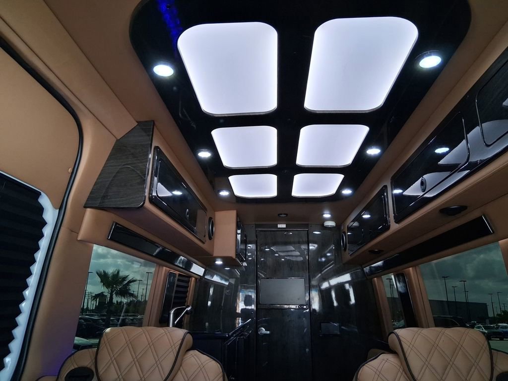 Used 2023 Mercedes-Benz Sprinter 3500 image 19