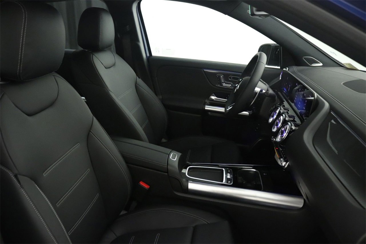 New 2025 Mercedes-Benz GLA 35 AMG 4MATIC image 9