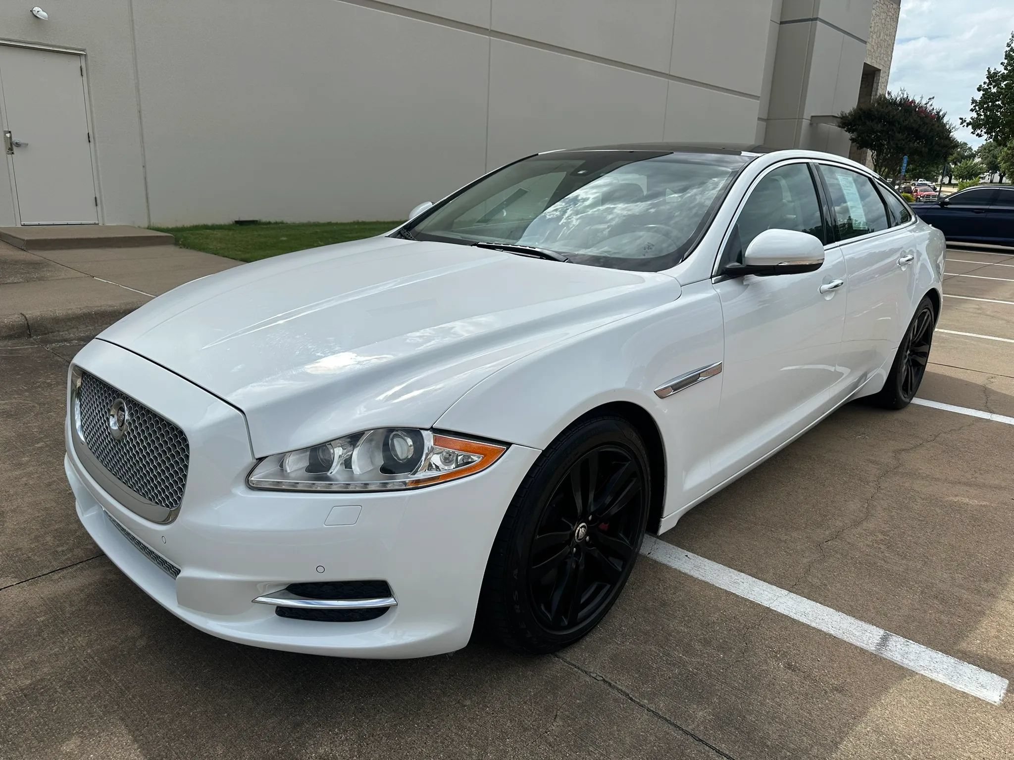 Used 2013 Jaguar XJ L Portfolio RWD image 1