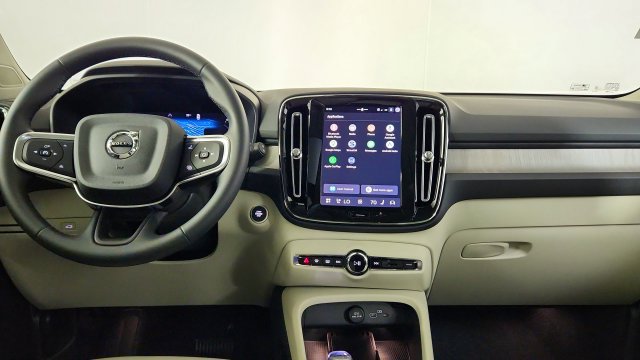 New 2026 Volvo XC40 B5 Plus w/ Protection Package Premier AWD/4WD image 25