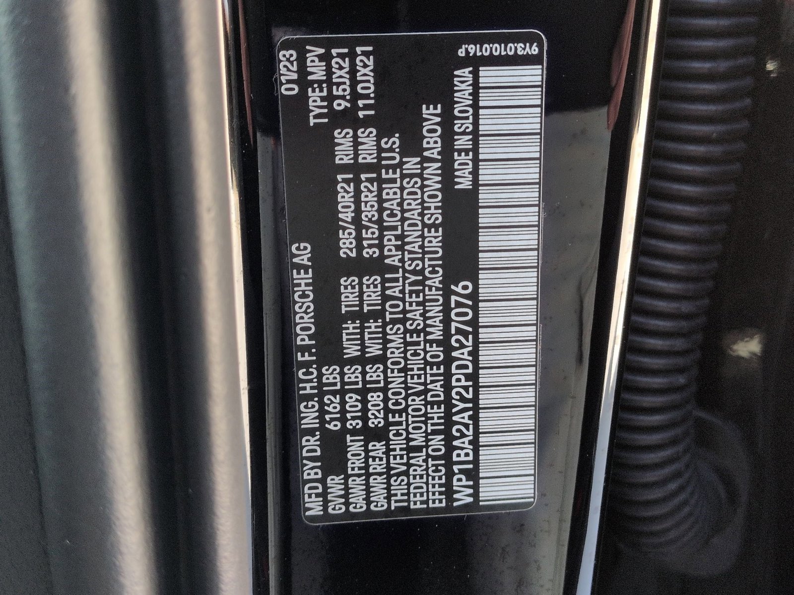 Certified 2023 Porsche Cayenne Platinum Edition w/ Premium Package image 28