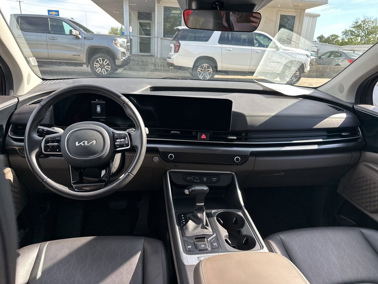 Used 2025 Kia Carnival FWD image 9