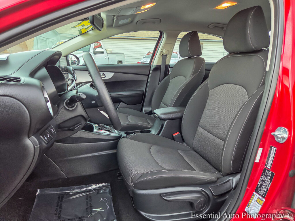 Used 2024 Kia Forte LXS w/ LXS Technology Package image 9