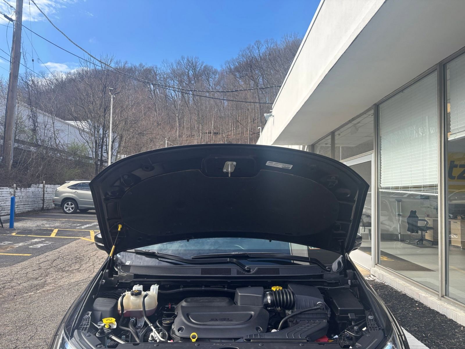 Used 2025 Chrysler Pacifica Limited image 36