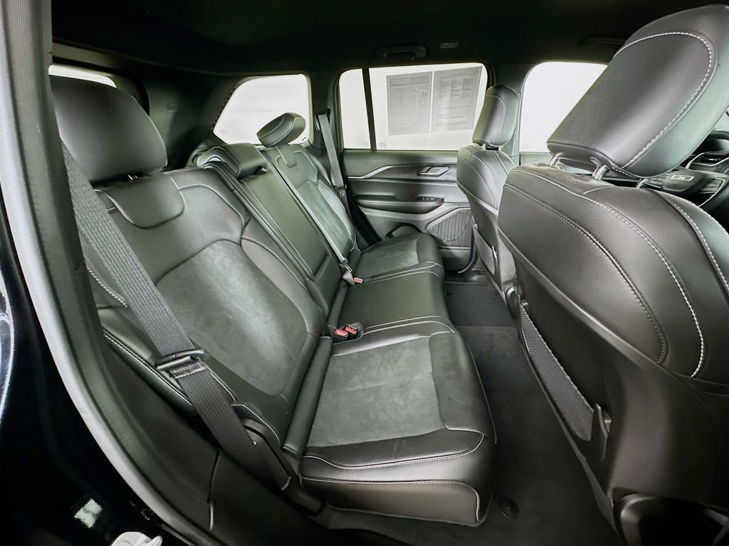 Certified 2025 Jeep Grand Cherokee Altitude image 37