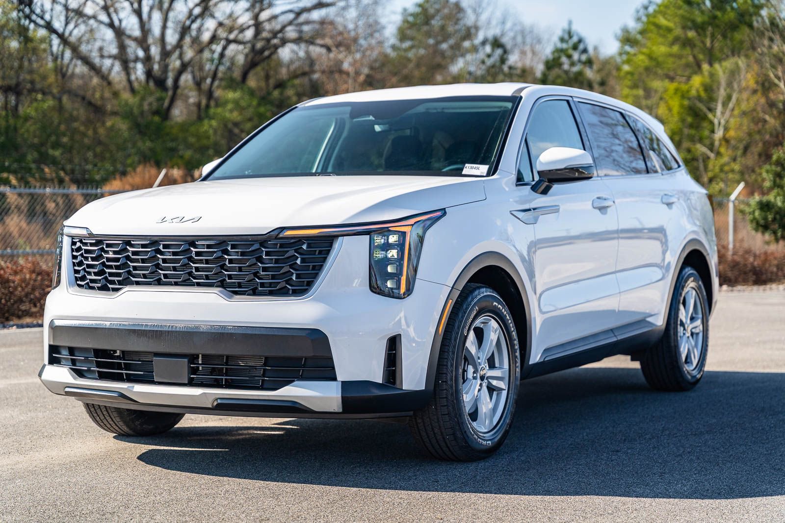 Used 2025 Kia Sorento LX image 3