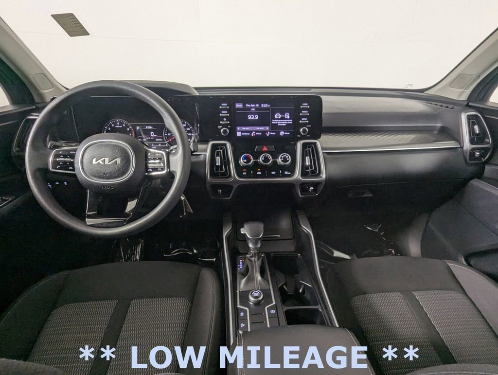 Used 2023 Kia Sorento LX FWD image 14