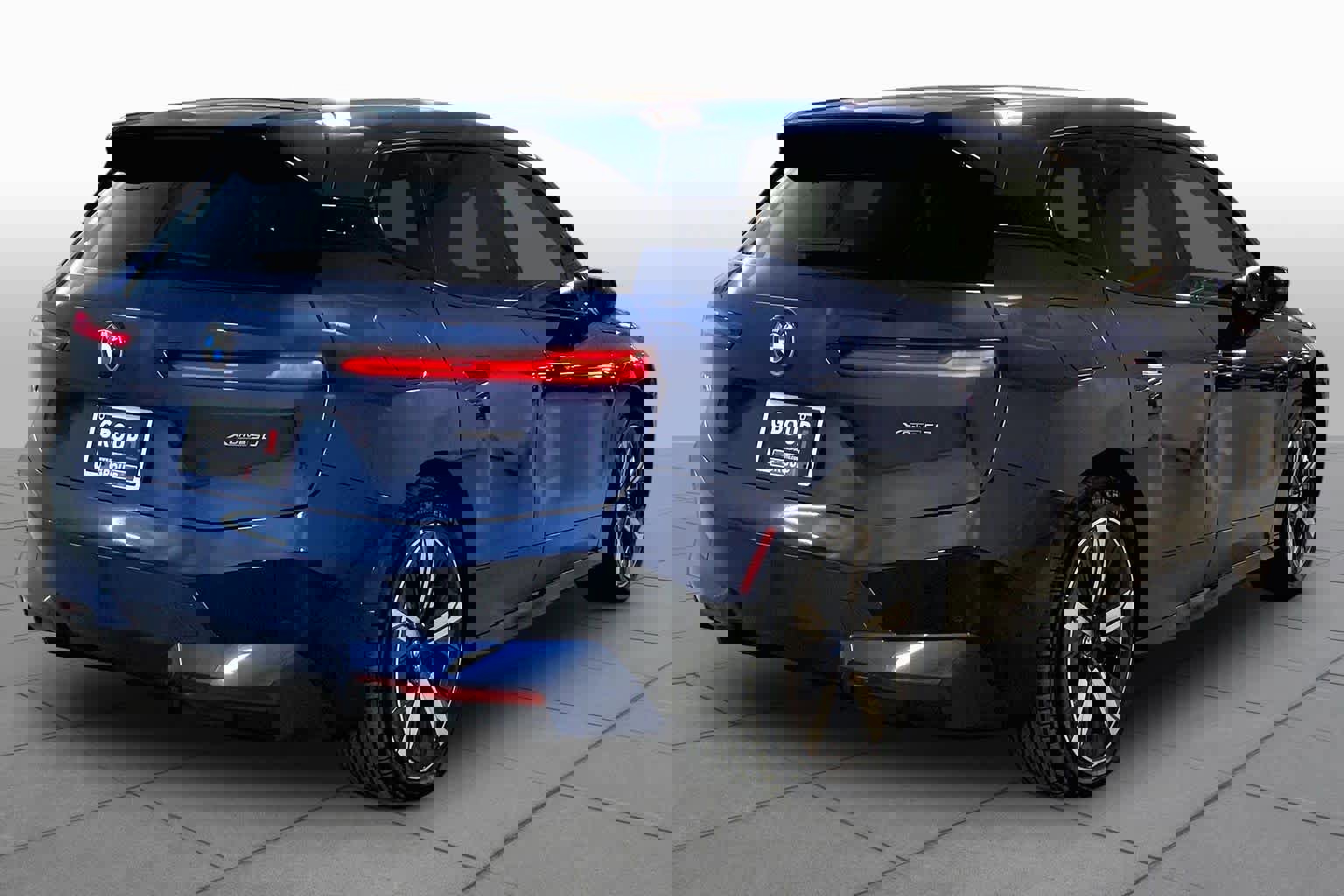 Used 2023 BMW iX xDrive50 w/ Premium Package image 12