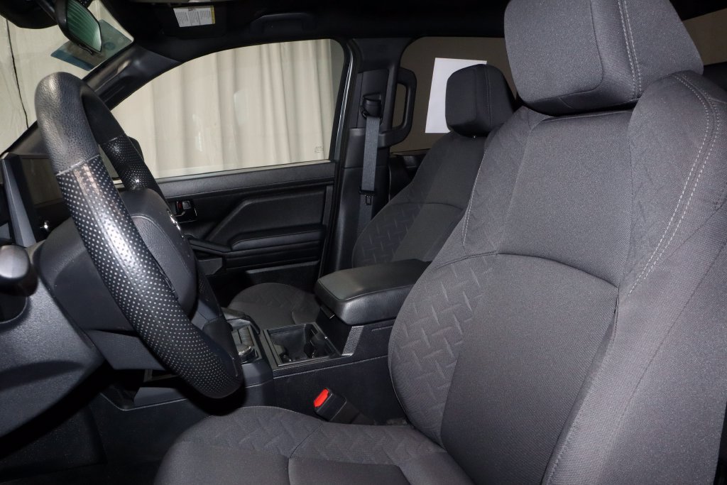 Used 2025 Toyota Tacoma SR AWD/4WD image 26