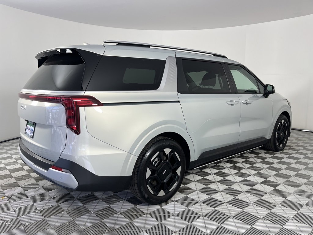 Used 2025 Kia Carnival EX image 7